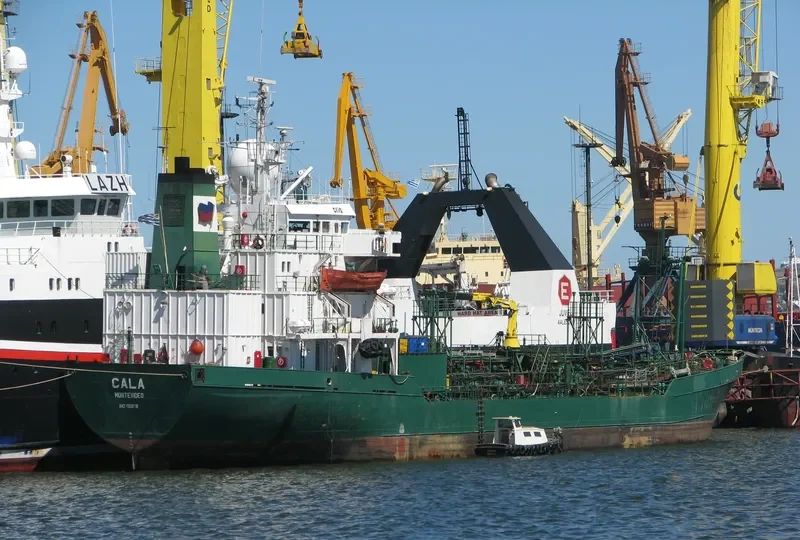 LEADERSHIP Tanker IMO 7928718 photo 2
