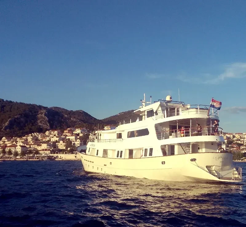 LA PERLA Passenger Ship IMO 7936806 photo 5
