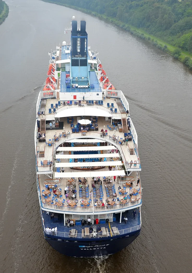 SAGA PEARL II Passenger Ship IMO 8000214 photo 5