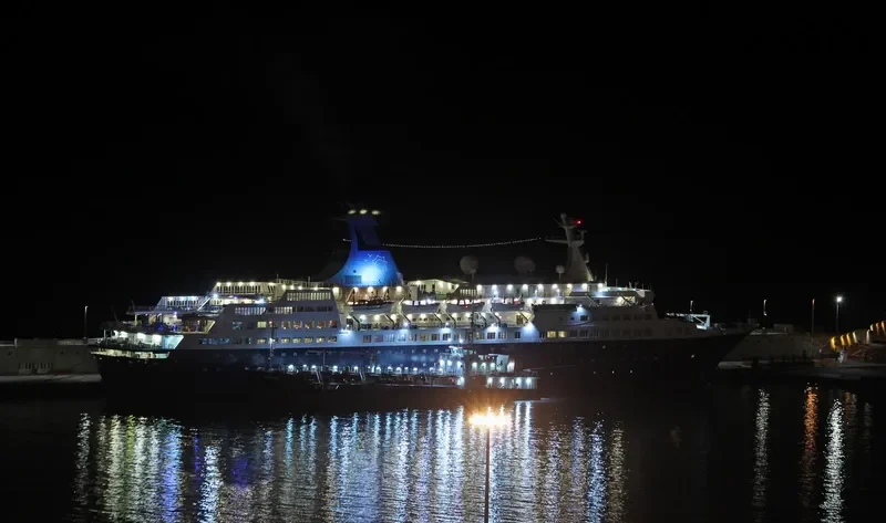 SAGA PEARL II Passenger Ship IMO 8000214 photo 7