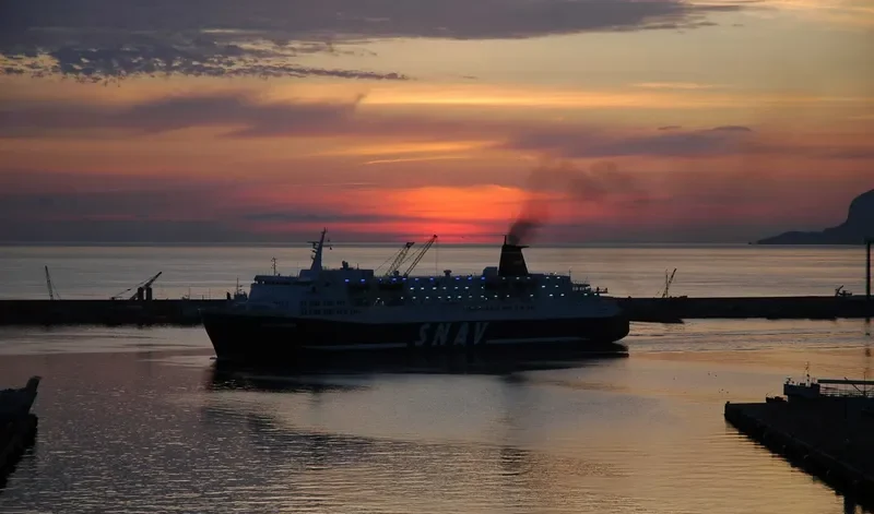 ANI Ro-Ro IMO 8002640 photo 6