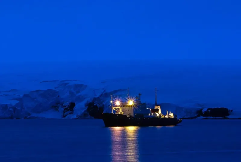POLAR PIONEER Passenger Ship IMO 8010324 photo 9