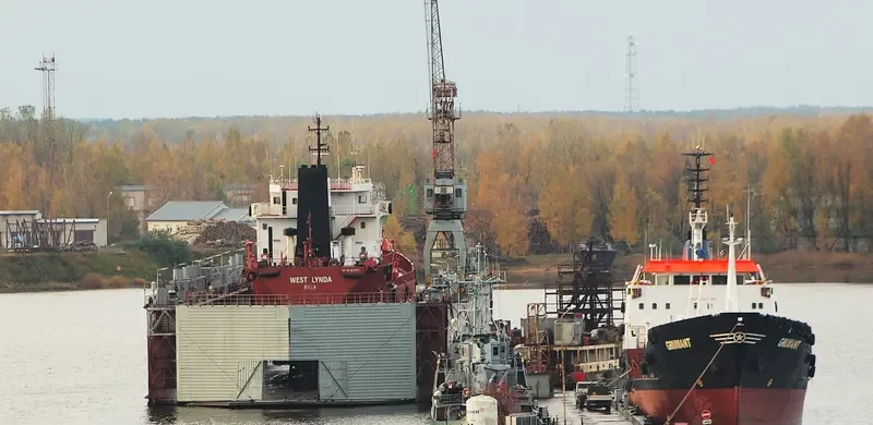 WEST LYNDA Tanker IMO 8012097 photo 2