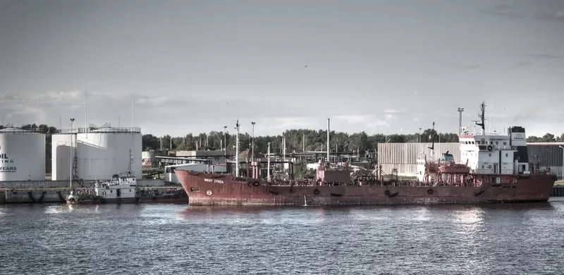 WEST LYNDA Tanker IMO 8012097 photo 3