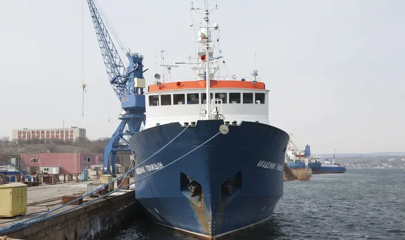 AKADEMIK GOLITSYN General Cargo IMO 8119003 photo 8