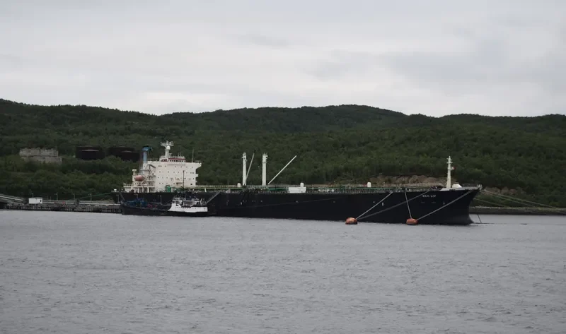 KOLA BAY Tanker IMO 8208335