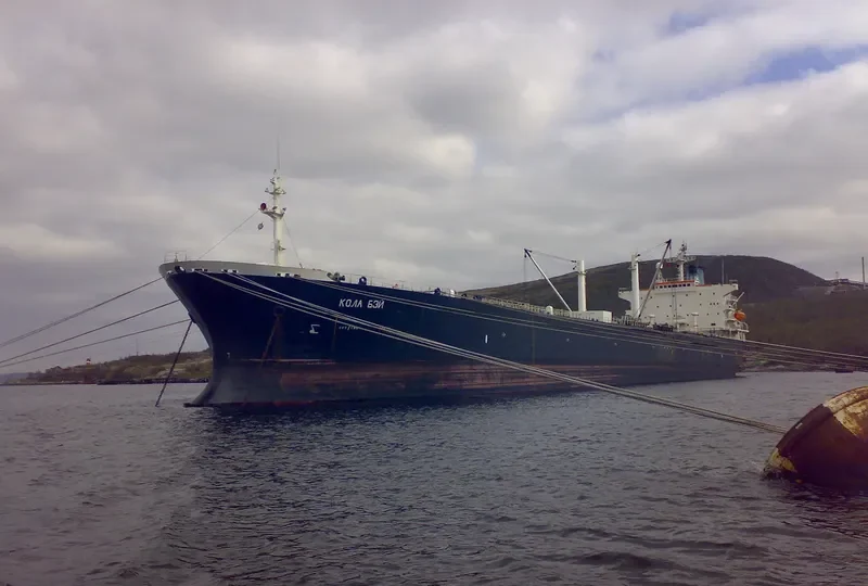 KOLA BAY Tanker IMO 8208335 photo 6