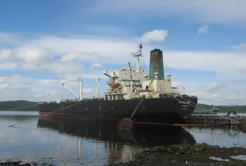 KOLA BAY Tanker IMO 8208335 photo 7
