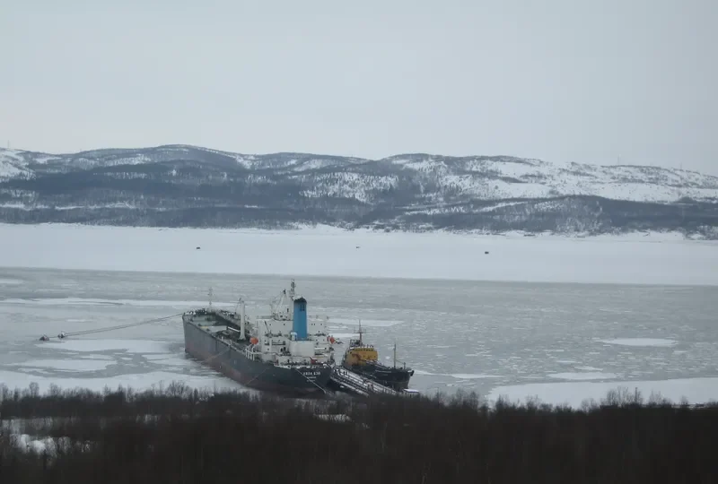 KOLA BAY Tanker IMO 8208335 photo 8