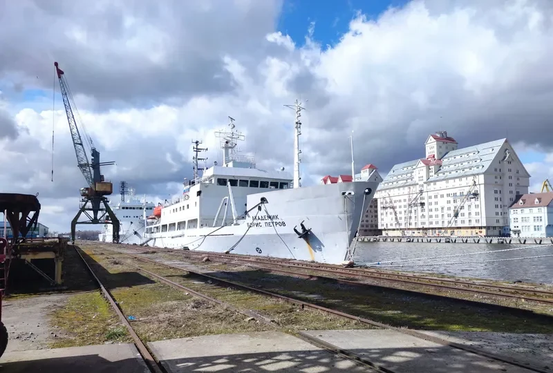 AKADEMIK BORIS PETROV General Cargo IMO 8211150 photo 3