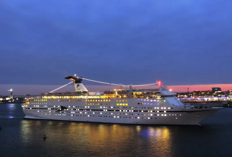 MAGELLAN Passenger Ship IMO 8217881 photo 2