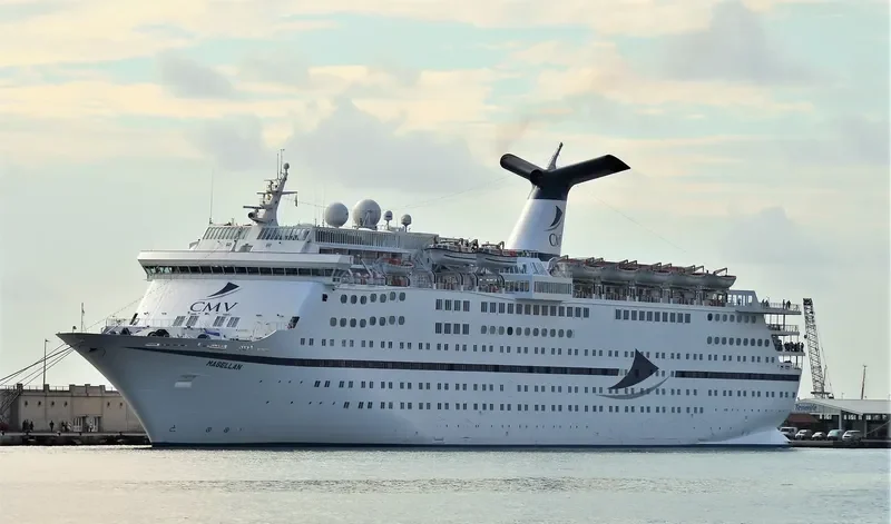 MAGELLAN Passenger Ship IMO 8217881 photo 4