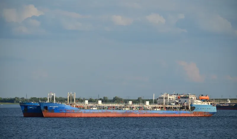 VOLGONEFT 103 Tanker IMO 8230601 photo 2