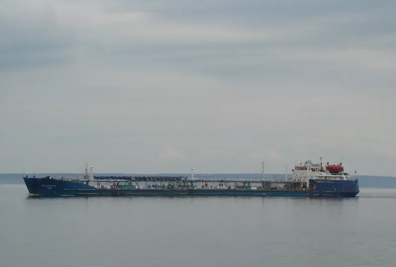 VOLGONEFT 135 Tanker IMO 8230778 photo 3