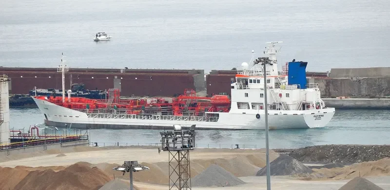OLD WINE Tanker IMO 8300951 photo 8