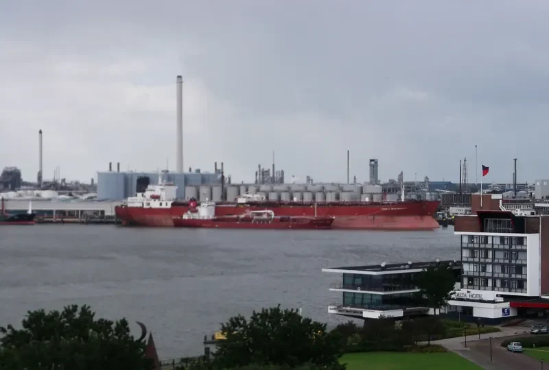 T MEDITERRANEAN Tanker IMO 8308111 photo 9