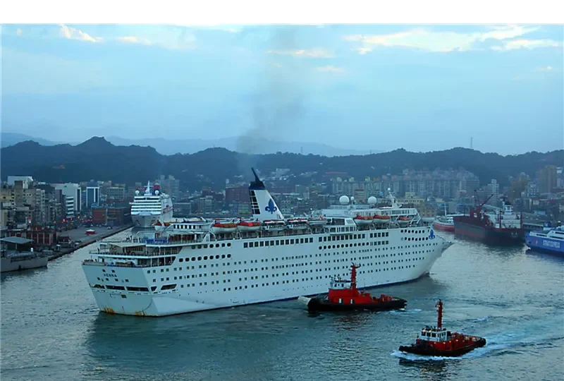 HEN Passenger Ship IMO 8314122 photo 3