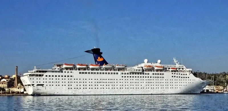 GRAND CELEBRATION Passenger Ship IMO 8314134 photo 4
