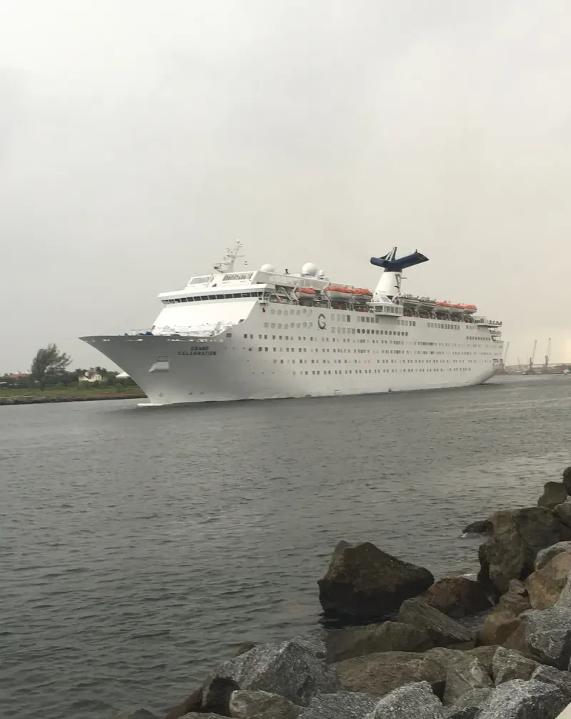 GRAND CELEBRATION Passenger Ship IMO 8314134 photo 5