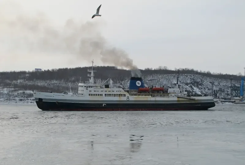 SAKHALIN 8 Ro-Ro IMO 8330516 photo 9