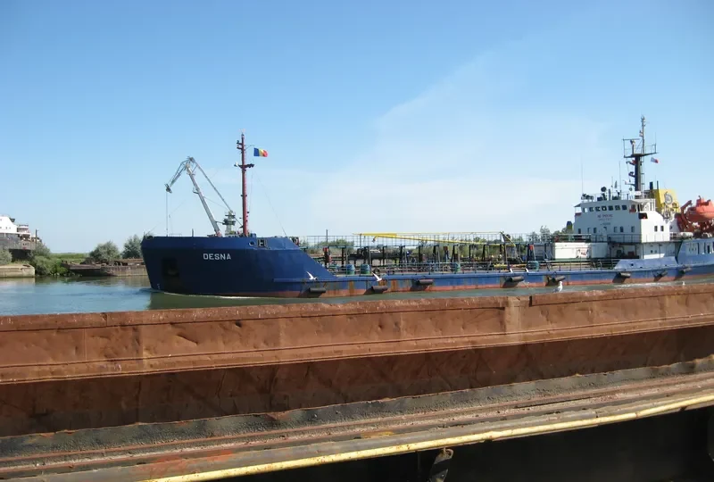 DESNA Tanker IMO 8331510 photo 2