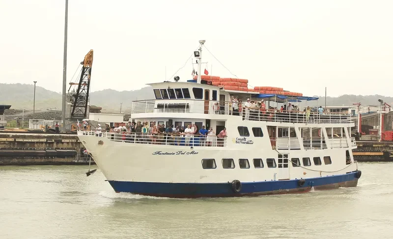 FANTASIA DEL MAR Passenger Ship IMO 8331948 photo 4