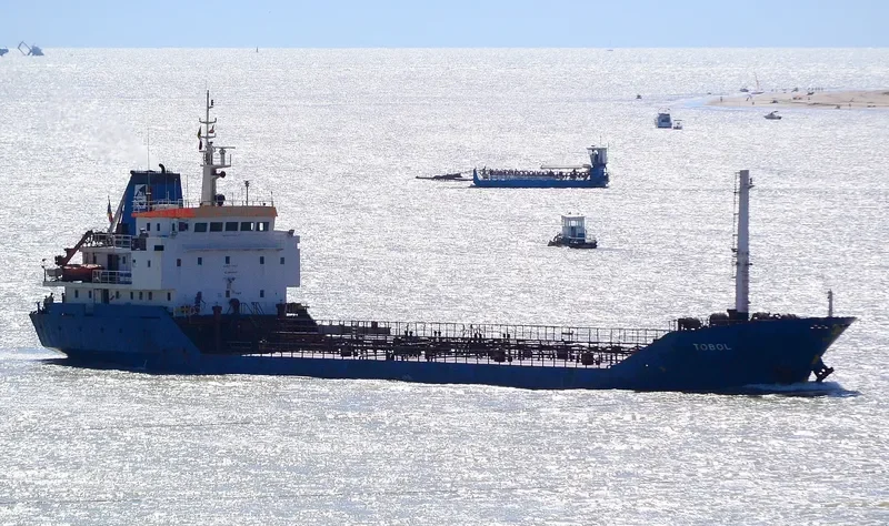 BLACK FUEL Tanker IMO 8407632 photo 9