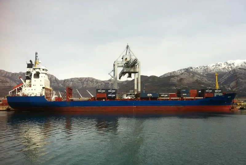 VOLOS Container Ship IMO 8415641 photo 2