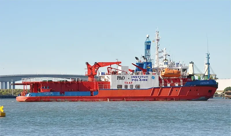 YWAM LIBERTY Tanker IMO 8418198 photo 3