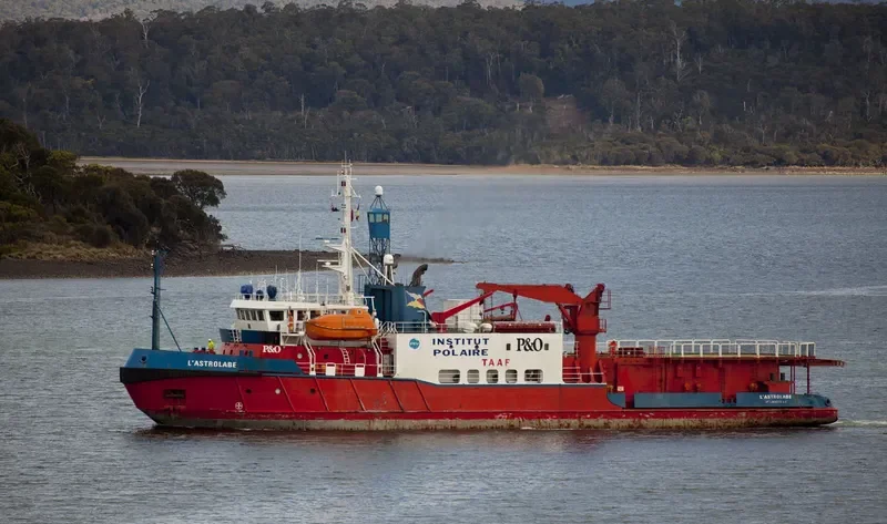 YWAM LIBERTY Tanker IMO 8418198 photo 6