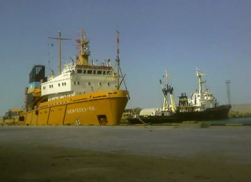 NAFTOGAZ 68 Offshore Vessel IMO 8418588 photo 3