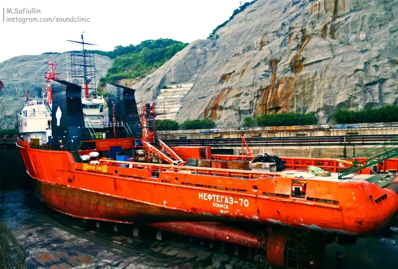 NEFTEGAZ 70 Offshore Vessel IMO 8418605 photo 2