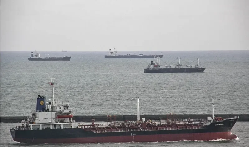 LUCK GROW 888 Tanker IMO 8419374 photo 3
