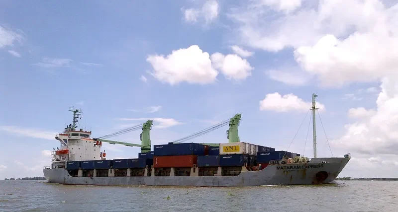 MATARAM EXPRESS Container Ship IMO 8419518 photo 3