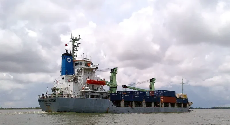 MATARAM EXPRESS Container Ship IMO 8419518 photo 4