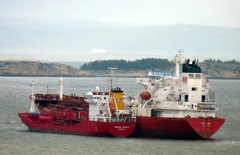 BADE Tanker IMO 8420232 photo 7
