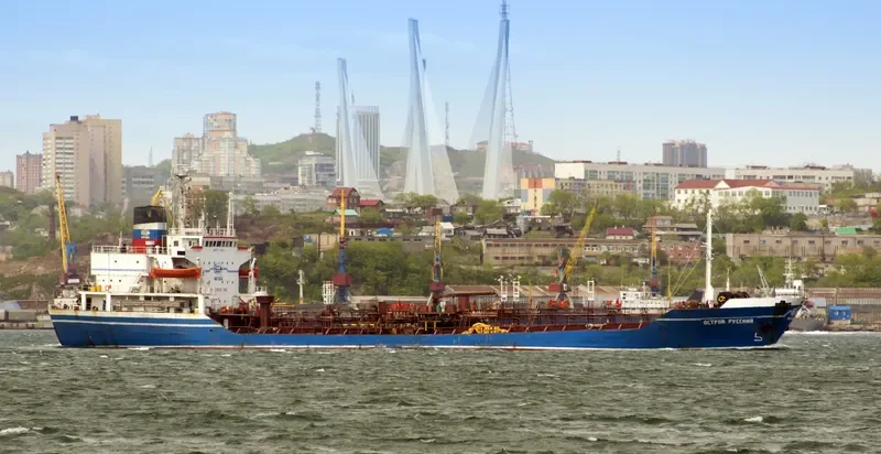 OSTROV RUSSKIY Tanker IMO 8421262 photo 2