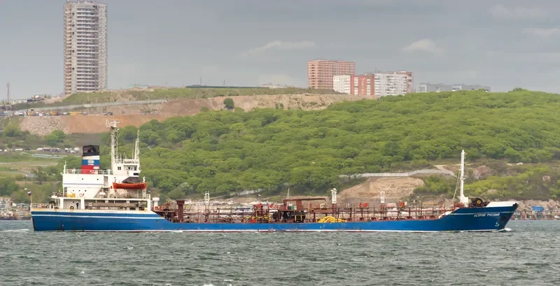 OSTROV RUSSKIY Tanker IMO 8421262 photo 4