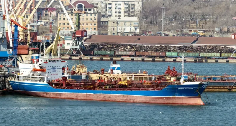 OSTROV RUSSKIY Tanker IMO 8421262 photo 6