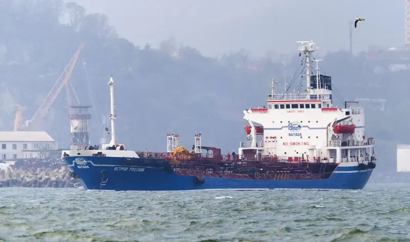 OSTROV RUSSKIY Tanker IMO 8421262 photo 7