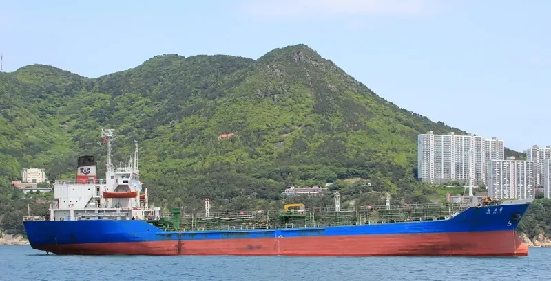 OSTROV RUSSKIY Tanker IMO 8421262 photo 10
