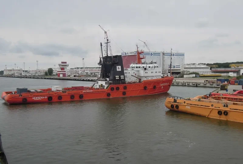 NEFTEGAZ 31 Offshore Vessel IMO 8422187 photo 4