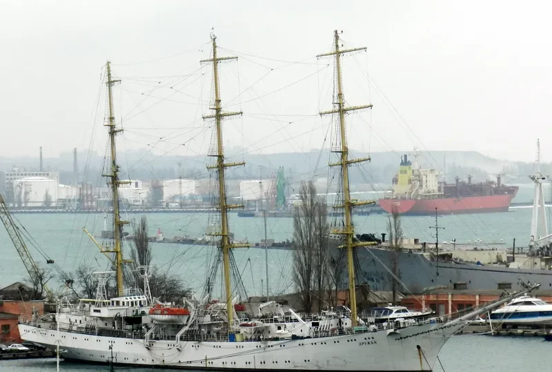 DRUZHBA Passenger Ship IMO 8500692 photo 2