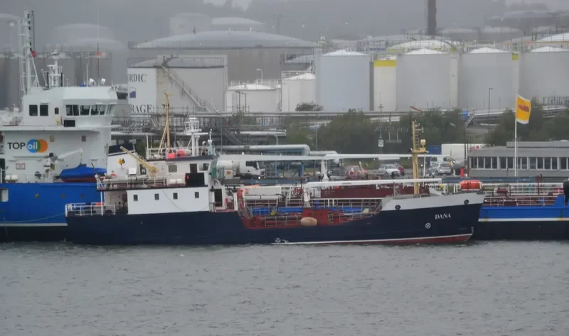 DANA Tanker IMO 8502286 photo 2