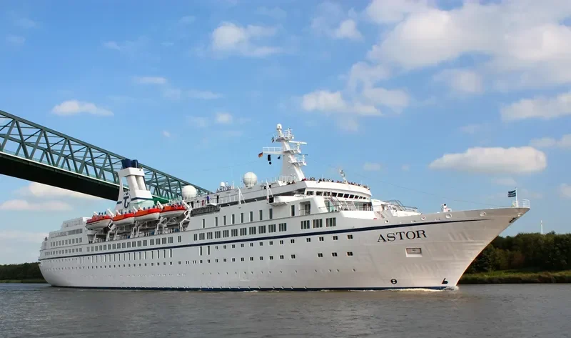ASTOR Passenger Ship IMO 8506373 photo 2