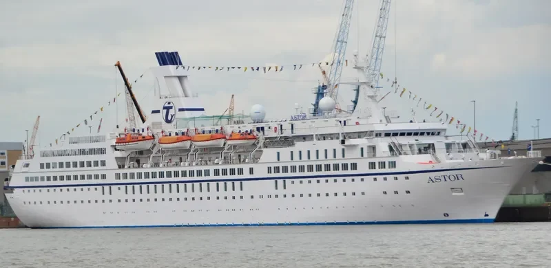 ASTOR Passenger Ship IMO 8506373 photo 3
