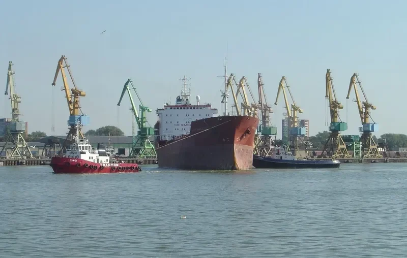 ROYAL AQUARIUS Tanker IMO 8517102 photo 2