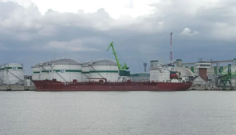 ROYAL AQUARIUS Tanker IMO 8517102 photo 5