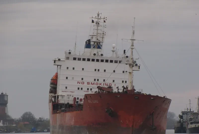 ROYAL AQUARIUS Tanker IMO 8517102 photo 6