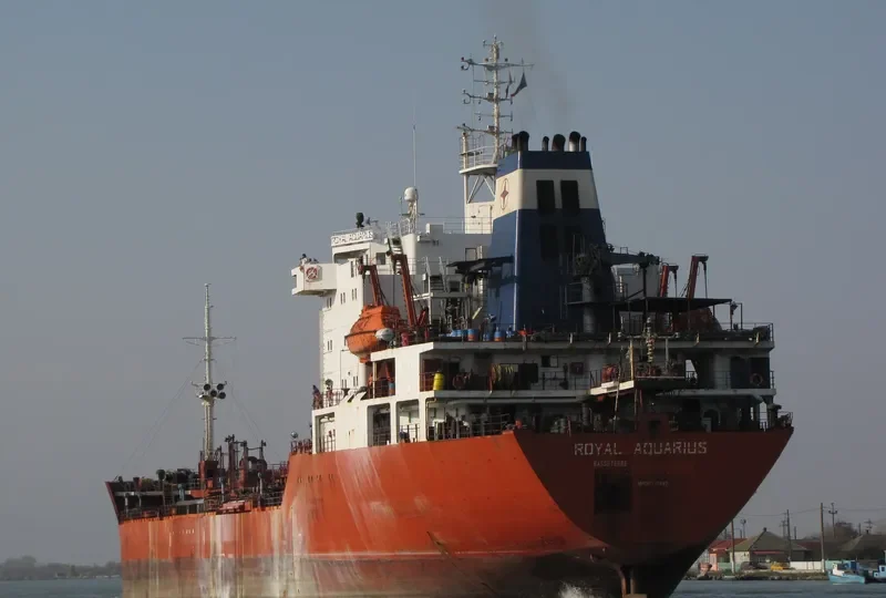 ROYAL AQUARIUS Tanker IMO 8517102 photo 7